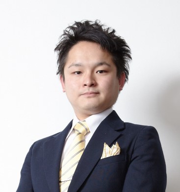 金成伊吹,リユース営業士,横浜元町店長

入社後4年間2店舗の買取専門店、店長経験を経て、当社のEC事業部を設立。5年間EC販売部門責任者として国内外の販路を拡大したのち、現在は鑑定士に戻り、関東4店舗の買取サポートをする鑑定士。
得意とする商材は洋服、バッグ、靴、時計、ジュエリー、ヴィンテージアイテムなどで、多くの商品を取り扱い豊富な知識を身に着け、査定に生かしている。