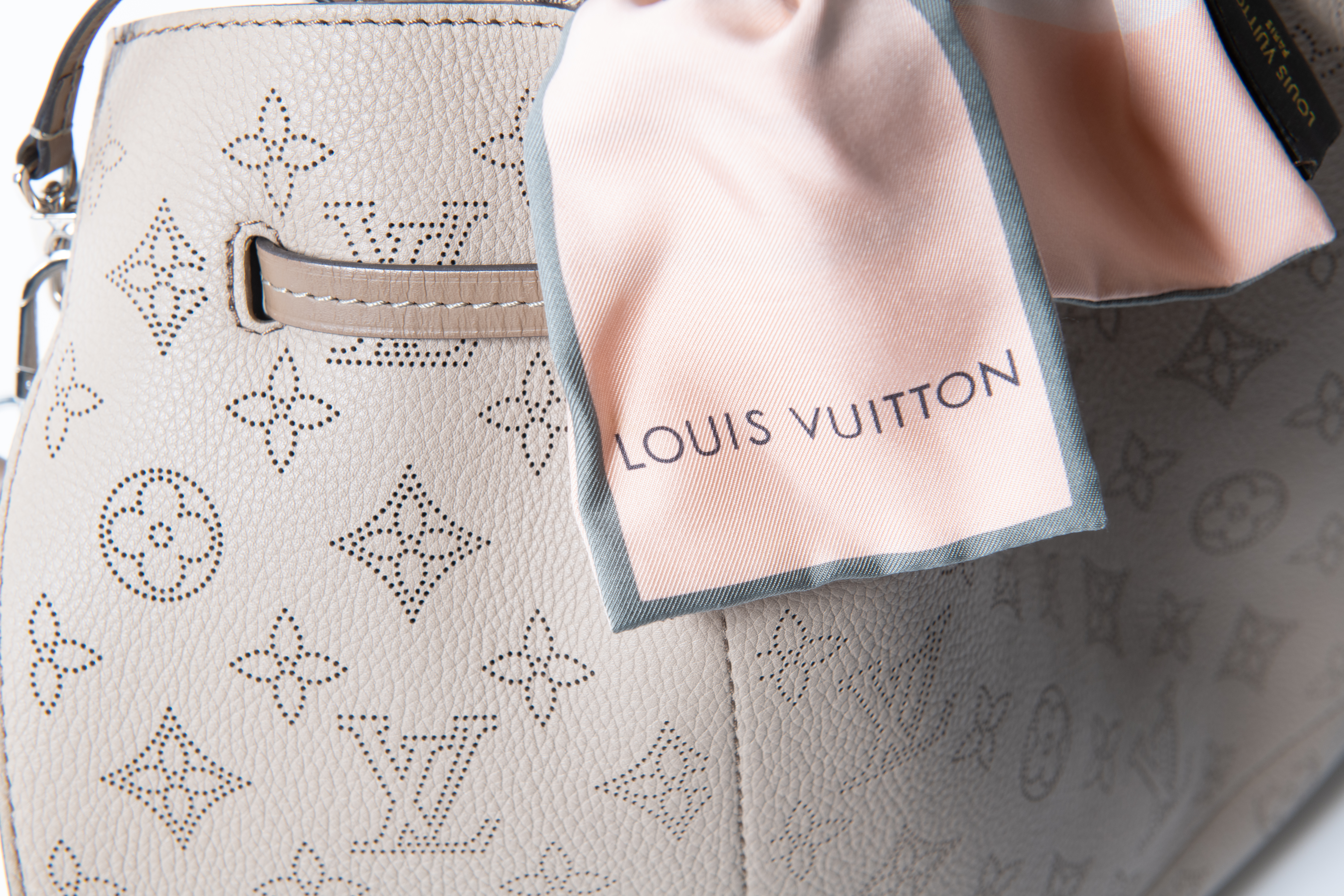 ルイヴィトン マヒナ