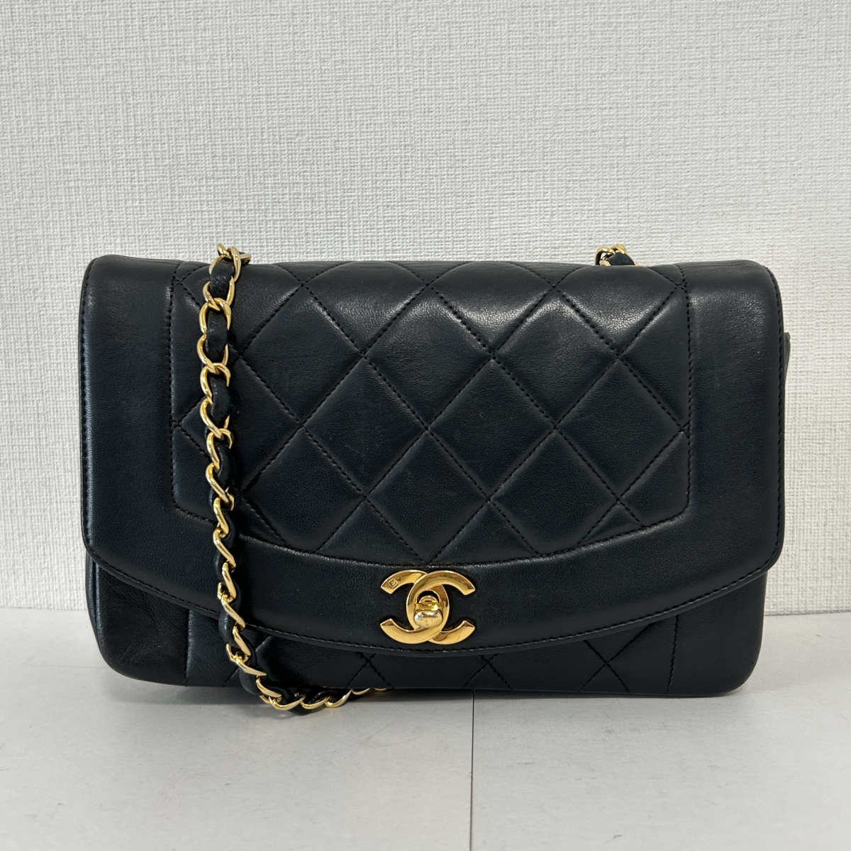 シャネル(CHANEL) 6番台 ラムスキン ダイアナ マトラッセ22 チェーンショルダーバッグ