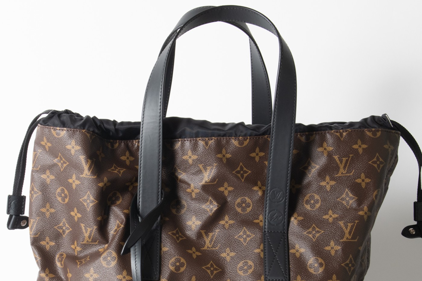 モノグラム・マカサー