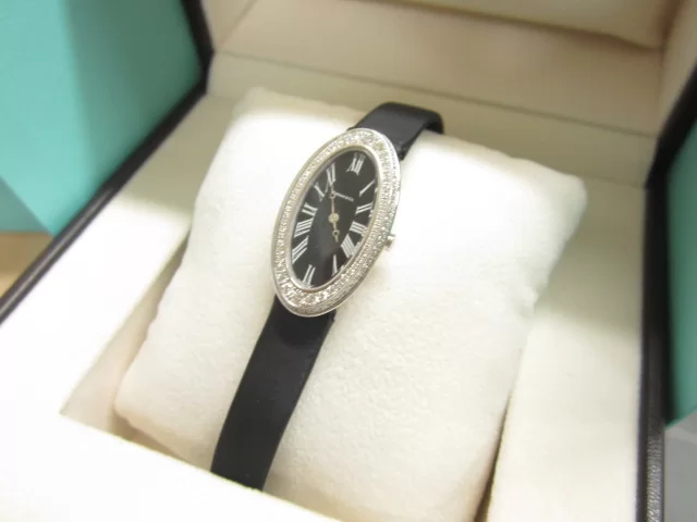 ティファニーのオーバルカクテル　クォーツ時計の買取実績です。