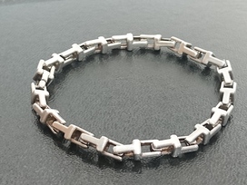 ティファニーのティファニーT シルバー925 ナローチェーンブレスレットの買取実績です。