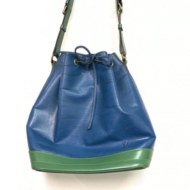 ルイヴィトンのM44044 エピ バイカラー ノエのショルダーバッグの買取実績です。