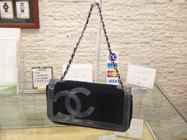 シャネルの12番台 スポーツライン チェーンポーチの買取実績です。