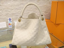 ルイヴィトンのアンプラントライン 2012年製 アーツィーMMの買取実績です。