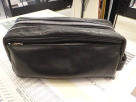 ソファアリのレザー×シルバー　クラッチバッグの買取実績です。