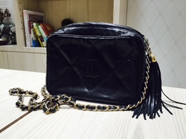 シャネルの黒　パイソン　フリンジ　チェーンバッグの買取実績です。