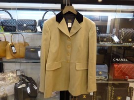 エルメスのワイドカラー　コートの買取実績です。