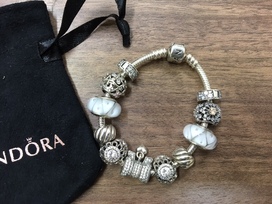 パンドラの１１チャーム　ブレスレットの買取実績です。