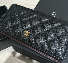 シャネルのキャビアスキン二つ折り長財布の買取実績です。