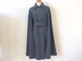 プラダのマント付きウールワンピースの買取実績です。
