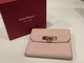 フェラガモの22C268　ガンチーニ　2つ折り財布の買取実績です。