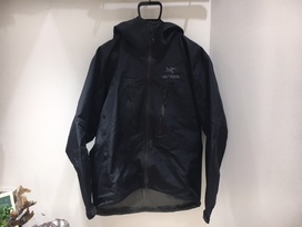 アークテリクスの黒　アルファ　LT　ジャケット　Sの買取実績です。