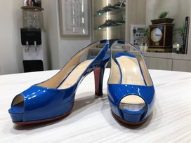 クリスチャンルブタンのパテント　オープントゥパンプス　青の買取実績です。