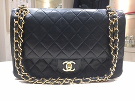 シャネルのネイビー　3番台　マトラッセチェーンバッグ　の買取実績です。