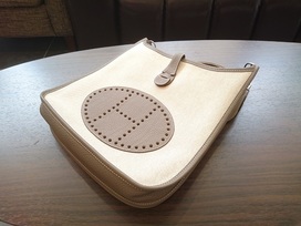 エルメスのエブリン3PM トワルアッシュ×エトゥーブ □Mの買取実績です。