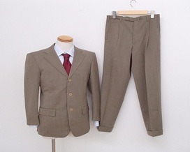 ラベラサルトリアナポレターナのベージュ　シングルスーツの買取実績です。