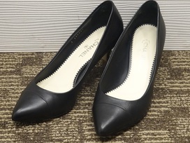シャネルのレザーパンプスの買取実績です。