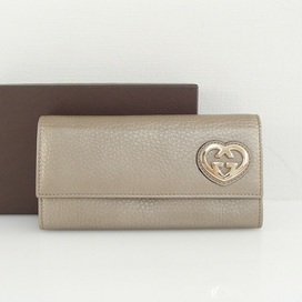 グッチのインターロッキングG　251861　ファスナー長財布の買取実績です。