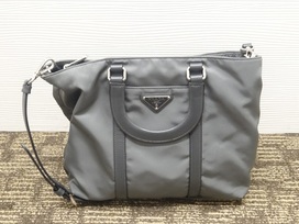 プラダのグレー　ナイロン　2WAY　バッグの買取実績です。