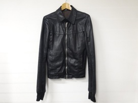 リックオウエンスの黒　ラムレザー　シングルライダースジャケットの買取実績です。