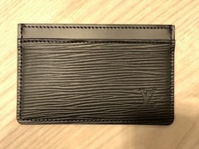 ルイヴィトン 黒　エピ　カードケース ポルトカルト・サーンプル 買取実績です。