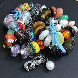 トロールビーズのガラスビーズ、シルバーチャームなど計71点の買取実績です。