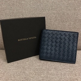 ボッテガ・ヴェネタのネイビー イントレチャート 二つ折り長財布の買取実績です。