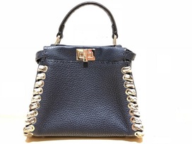 フェンディのネイビー ミニピーカブー ハンドバッグ レディースの買取実績です。