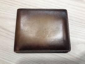 ベルルッティのパティーヌ　二つ折り財布　メンズの買取実績です。