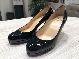 クリスチャンルブタンの黒 パテント シンプルパンプス レディースの買取実績です。