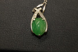 翡翠のk18WG　翡翠3.25ct　ネックレスの買取実績です。