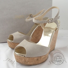 ジミーチュウのスエードバッグストラップサンダルの買取実績です。