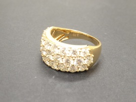 ダイヤモンドのK18 3.70ct メレダイヤモンド リングの買取実績です。