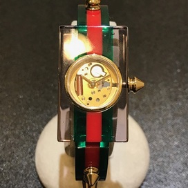 グッチの143.5 プレキシグラス ウェブ バングルウォッチの買取実績です。