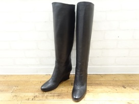 プラダのレザー ウェッジソール ロングブーツの買取実績です。