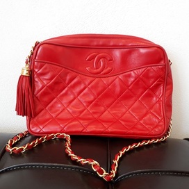 シャネルの20年以上前のフリンジ付きチェーンバッグの買取実績です。