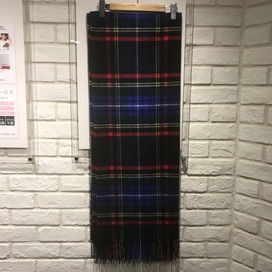 ジョンストンズのカシミヤ100％ チェック柄 大判ストールの買取実績です。