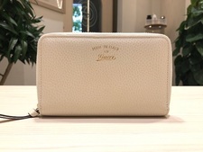グッチ 白　レザー　財布 買取実績です。
