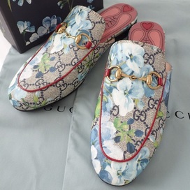 グッチの18SS 432772 GG スプリームブルームスリッポンの買取実績です。