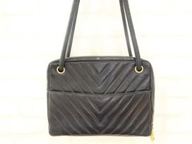 シャネルの黒　ラムスキン　Vステッチ　ショルダートートバッグの買取実績です。