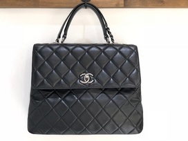 シャネルの黒　ラムスキン　21番台　マトラッセ2WAYバッグの買取実績です。