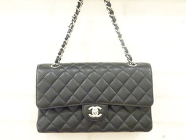 シャネルのキャビアスキン シルバー金具 ダブルフラップ マトラッセの買取実績です。