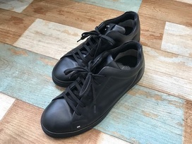 フェンディの17年製　メタルフェイス　レザースニーカーの買取実績です。