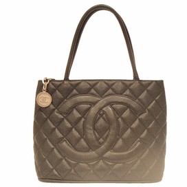 シャネルの黒 キャビアスキン マトラッセ CCロゴ ハンドバッグの買取実績です。