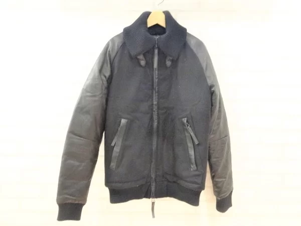 デュベティカの黒 15年 袖ラムレザー ダウンブルゾンの買取実績です。