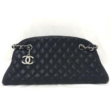 シャネル 15番台 パリビアリッツ ボーリングバッグ 買取実績です。