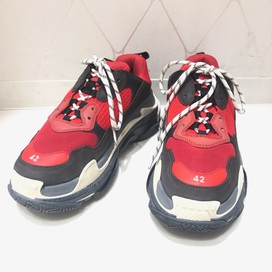 バレンシアガの516440 18春夏モデル トリプルS スニーカーの買取実績です。