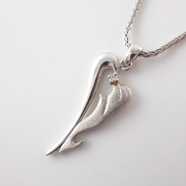 新宿三丁目店で倖田來未コラボのバイナリーフェイスネックレスを買取