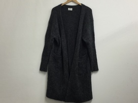 アクネのチャコールグレー RAYA MOHAIR PAW15 モヘヤロングカーディガンの買取実績です。